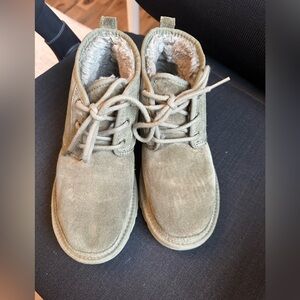 Ugg Neumel boots- women’s size 9, army green, EUC!